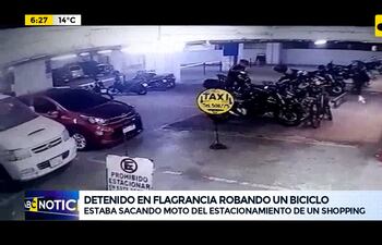 Detenido en flagrancia robando un biciclo