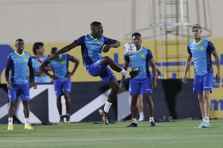 Ecuador juega mañana por su clasificación