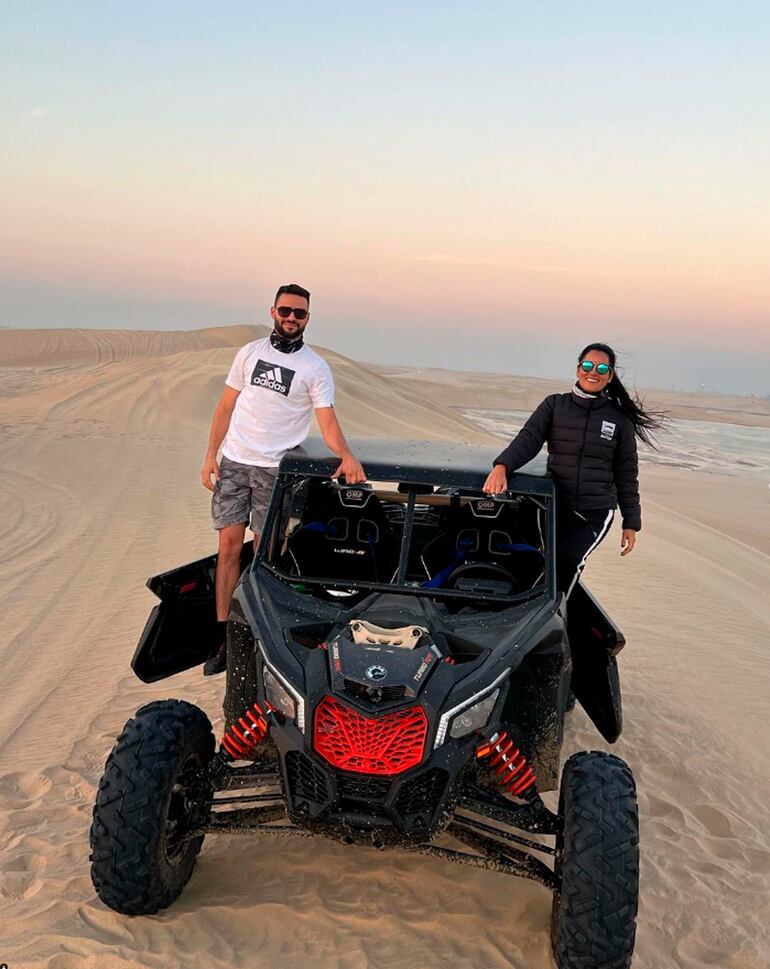 La dupla Lafarja y García, practicó bajo condiciones extremas a bordo de  este UTV en las dunas de Sealine Desert en Qatar. (Foto: Andrealarfarjaracing Instagram).