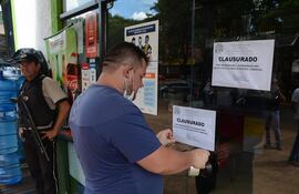 La municipalidad advierte que los comercios que no presenten la documentación requerida serán clausurados. (Foto archivo).