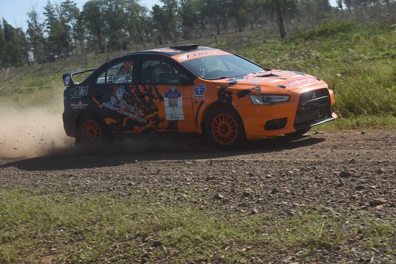 Diego Dávalos (Mitsubishi Lancer EVO X) es el actual líder de la RC2N y de la general de los 4x4.