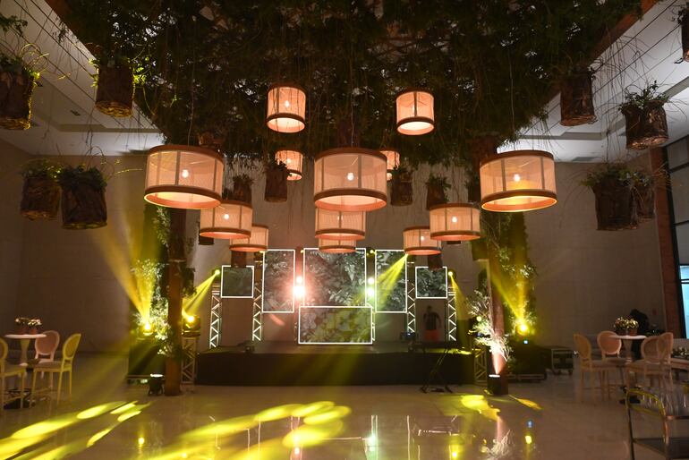 La musicalización estuvo a cargo del DJ Lozano Group, quien pasó los mejores temas para bailar.