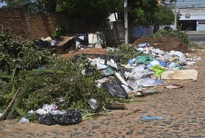 Basuras son depositadas de forma irregular en Guatemala y Félix Bogado. La Comuna pasa los sábados a recoger y no multa a nadie.