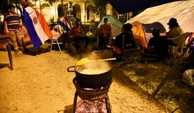 La “carpa de la resistencia” instalada por ciudadanos hartos de la corrupción, en la plaza de Armas, frente al Congreso Nacional.