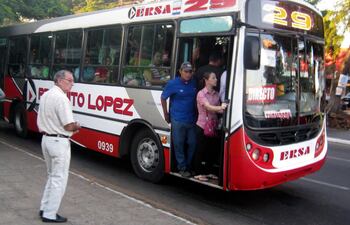 Varias firmas cubren hoy el itinerario de la línea 29 a través de permisos temporales. Según versiones, esta empresa quebró por las obras del metrobús.