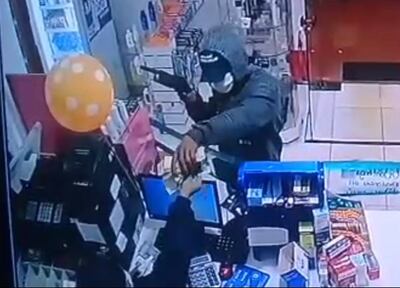 Filmación del asalto a una farmacia en Itá, supuestamente cometido por el detenido Ramón Salvador Souberlichi.