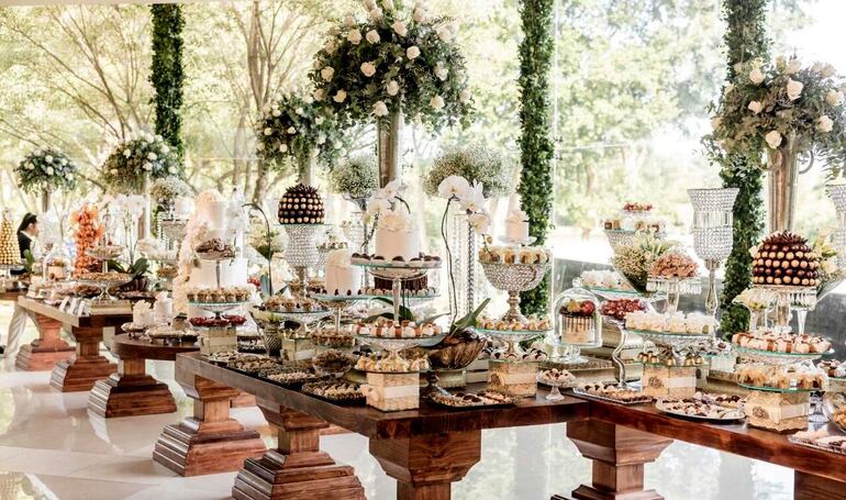 El servicio gastronómico fue del restaurante Talleyrand. La mesa de dulces y chocolates preparó Kiki González. 