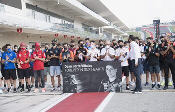 Pilotos del Mundial de Motociclismo rindieron homenaje al fallecido Dean Berta Viñales (AFP).