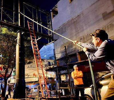 El derribo de carteles irregulares se seguirá ejecutando, según anunciaron autoridades municipales de Ciudad del Este.