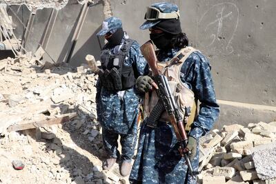 Talibanes montan guardia en Kandahar, Afganistán, el 15 de noviembre de 2021.