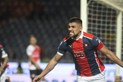 Festejo de Juan Patiño tras el primer gol de Cerro Porteño.