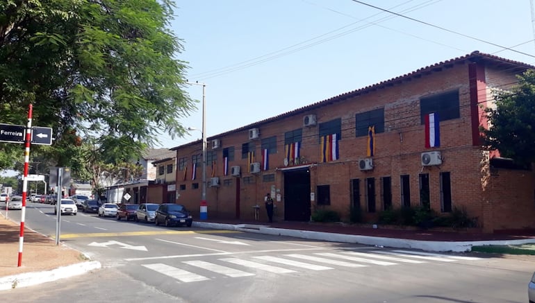 En el microcentro de Capiatá la Municipalidad realizó nueva marcación de las señales de tránsito.
