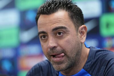 El técnico del FC Barcelona, Xavi Hernández, durante la rueda de prensa que ha ofrecido tras el entrenamiento que realizado la plantilla barcelonista este viernes en la Ciudad Deportiva Joan Gamper para preparar el partido de liga que disputarán mañana en el estadio  Martínez Valero ante el Elche CF.EFE/ Alejandro García