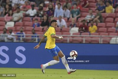 Marquinhos dice que Brasil debe ganarse el favoritismo en la cancha. En la imagen una de las estrellas de Brasil, Neymar.