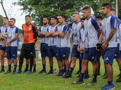 Los jugadores de Sportivo Ameliano durante el regreso del plantel a los entrenamientos antes de arrancar la pretemporada.