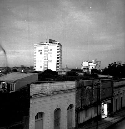 Una vista del centro de Asunción con el cielo nublado. Desde la calle Yegros se observa el Hotel Guaraní.