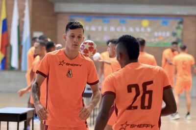 Gustavo Ramírez (i), durante una sesión de práctica del Tolima antes de la final.