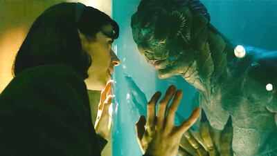 En "La forma del agua" una limpiadora se enamora de una extraña criatura acuática que vive en un laboratorio.