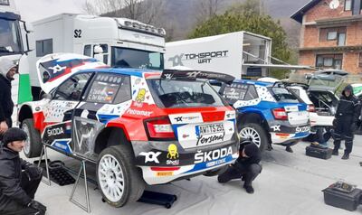 El Skoda Fabia Rally2 EVO de Fabrizio Zaldívar, en asistencia durante los test el Croacia.