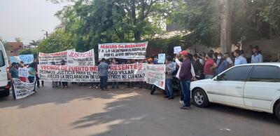 Los manifestantes frente al Poder Judicial en Ciudad del Este.