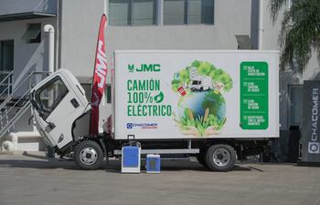 El primer camión 100% eléctrico que arriba al país de la mano de Chacomer Automotores.