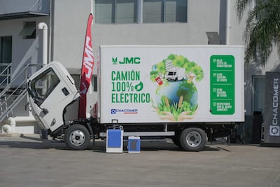 El primer camión 100% eléctrico que arriba al país de la mano de Chacomer Automotores.
