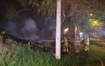 Los bomberos sofocaron el incendio de basural.