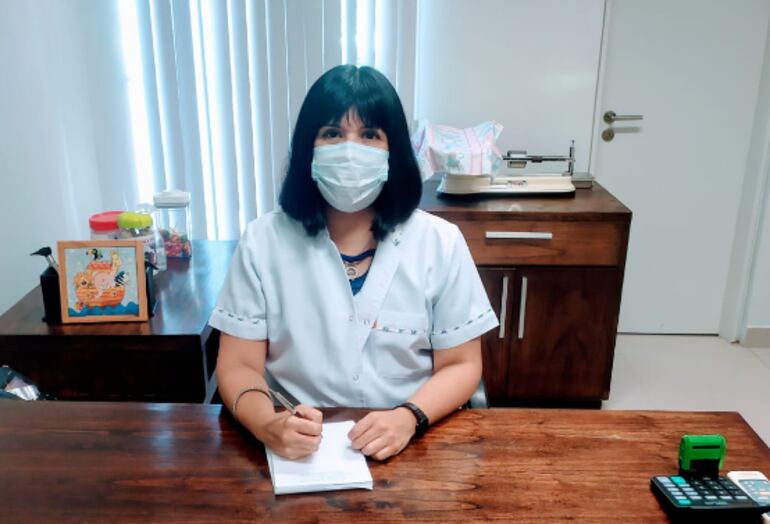 Soraya Araya, pediatra infectóloga egresada de la Facultad de Medicina de la Universidad Nacional de Asunción.