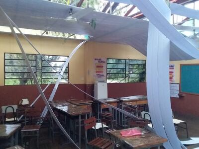 En la compañía Carolina del distrito de Itacurubí del Rosario una escuela quedó destechada.