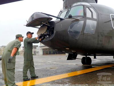 Mantenimiento de una aeronave en una base de Estados Unidos en Taiwán. Ambos países mantienen una estrecha alianza.