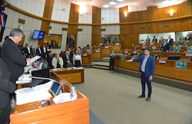 Juramento de Renato Ibarrola ante la Cámara de Diputados.