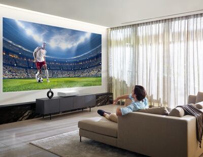 El proyector se puede colocar a solo 11,3 cm de la pared para proyectar una pantalla de alta calidad.