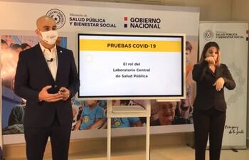 Ministro Julio Mazzoleni, en conferencia de prensa.