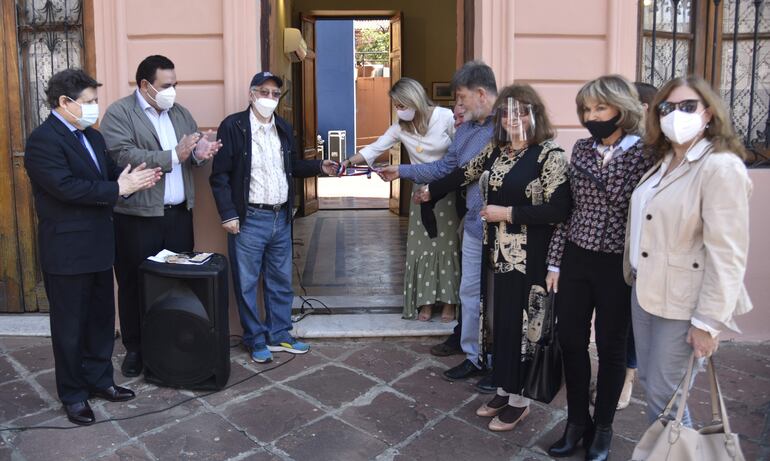 El ministro Euclides Acevedo, Humberto López, de la Secretaría Nacional de Cultura; Antonio Pecci, Angie Duarte, Carlos Cáceres, Ricardo Flecha y otros participaron de la inauguración del espacio.