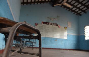 Paredes ajadas, sillas dañadas en las aulas de la escuela República de Cuba a 30 días del inicio de clases.