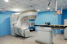 En el sector público, únicamente el Incan dispone del equipo médico para realizar radioterapia a los pacientes oncológicos.