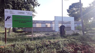La construcción de la Unidad de Salud Familiar (USF) quedó abandonada a la altura del techo.
