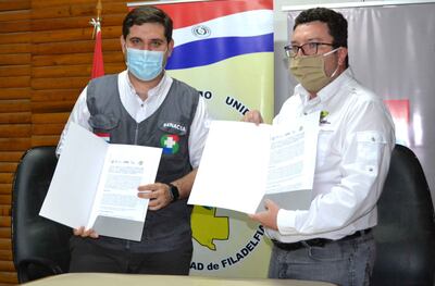 José Carlos Martín y Holger Bergen firmaron un convenio de fiscalización municipal de una obra de Senacsa.