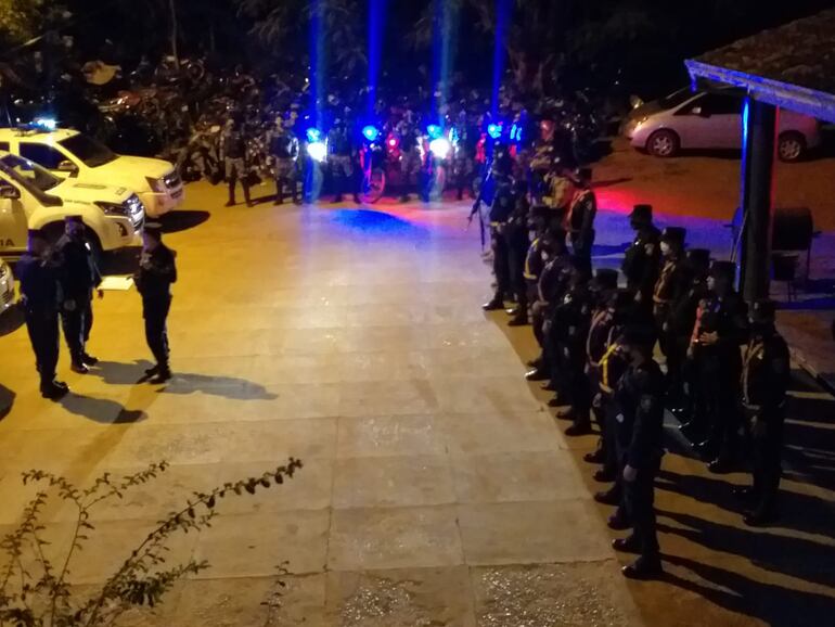 Justo cuando la fiscalía y la policía realizaban controles en diferentes puntos de la ciudad de San Antonio, un delincuente asaltó e hirió un playero de una estación de servicios y se llevó 800 mil guaraníes.