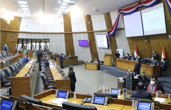 Diplomáticos, deportistas y destacados en artes y letras serán reconocidos desde el Parlamento.