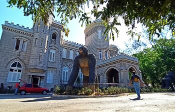 La Finca de los Monos, en La Habana. Cuba albergó la reserva de monos cautivos más grande del mundo durante la primera mitad del siglo XX, gracias a la filántropa Rosalía Abreu (1862-1930), cuya colección de primates derivó en el estudio antropológico más importante realizado hasta entonces y le costó a ella el sambenito de "excéntrica".