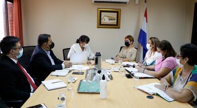 Representantes del Ministerio de Educación y Ciencias (MEC) y del Ministerio de Salud Pública y Bienestar Social (MSPyBS) se reunieron hoy en la cartera educativa.