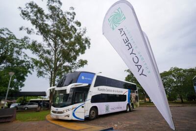 Yacyretá cuenta con espacios turísticos con visitas guiadas y movilidad, y con otros a las que se debe llegar con vehículo propio.