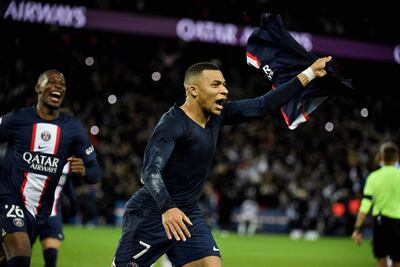 Mbappé celebrando su último gol del año 2022, el viernes pasado en la victoria sobre Estrasburgo.