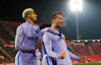 Luuk de Jong celebra su gol para el Barcelona, que sirvió para la victoria 1-0 sobre Mallorca.