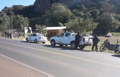 Una comitiva de la Policía Nacional intervino el sábado una boda en Tobatí.