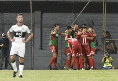 Nacional goleó a Olimpia en el Manuel Ferreira