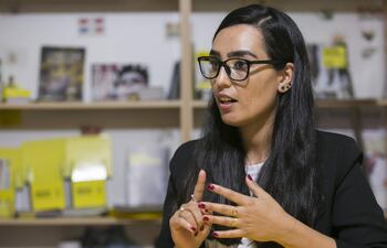 La activista y deportista afgana Nilofar Bayat (Kabul, 1990), que llegó a España el pasado año como refugiada, asegura que en su país “no hay vida para nadie” tras la llegada al poder de los talibanes y pide a la sociedad que apoye al pueblo afgano, y especialmente a las mujeres, que “no pueden hacer nada solas”.