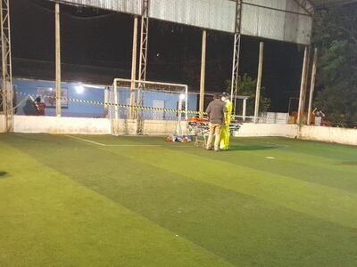 Un arco de fútbol cayó sobre un niño y lo mató.