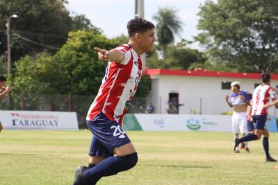 Rodrigo Daniel López Pimienta le dio el triunfo a Benjamín Aceval ayer sobre 1° de Marzo. (Foto: APF)